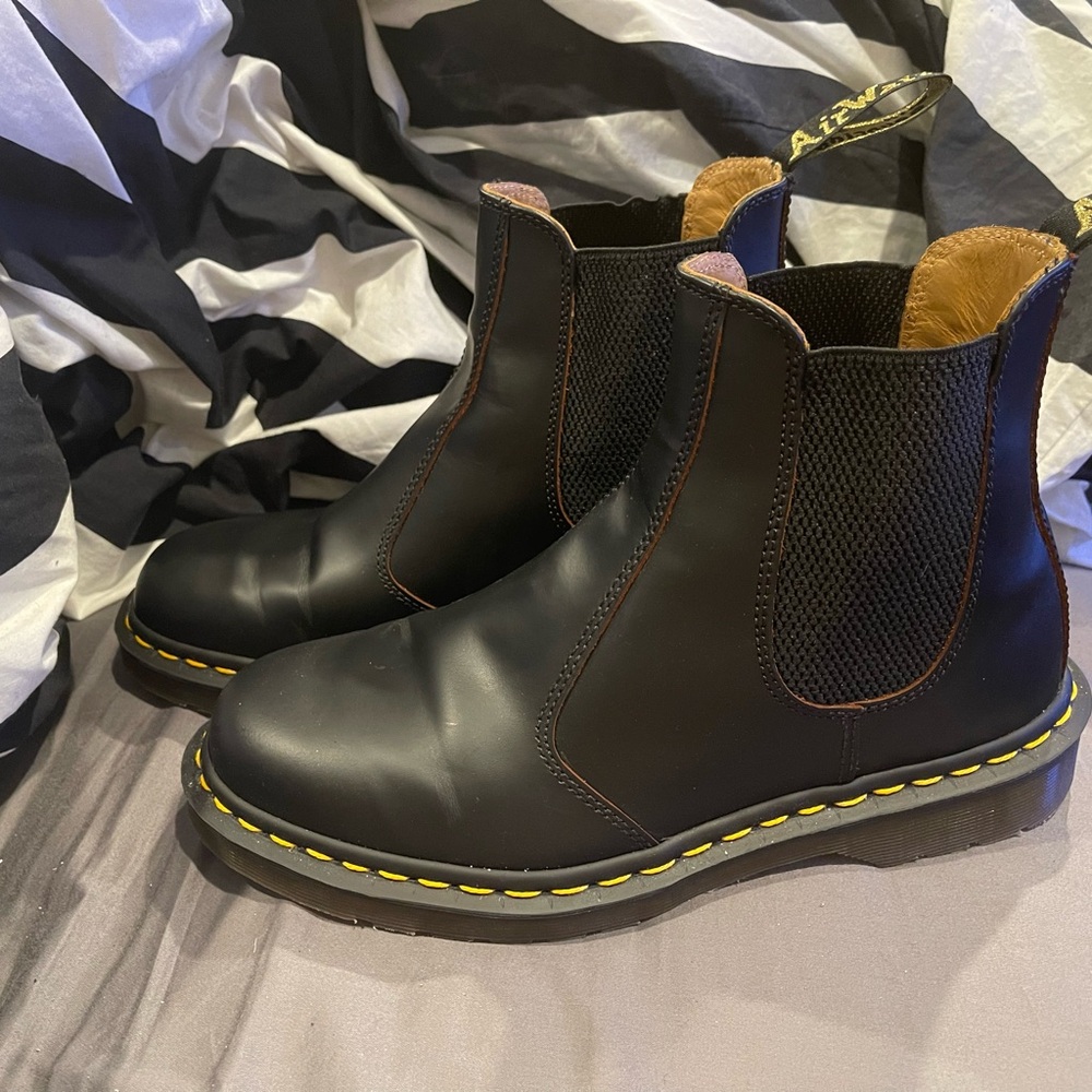 Made in England Dr. Marten 2976 Chelsea boot